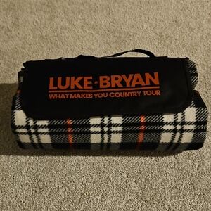 Luke Bryan - Picnic Blanket